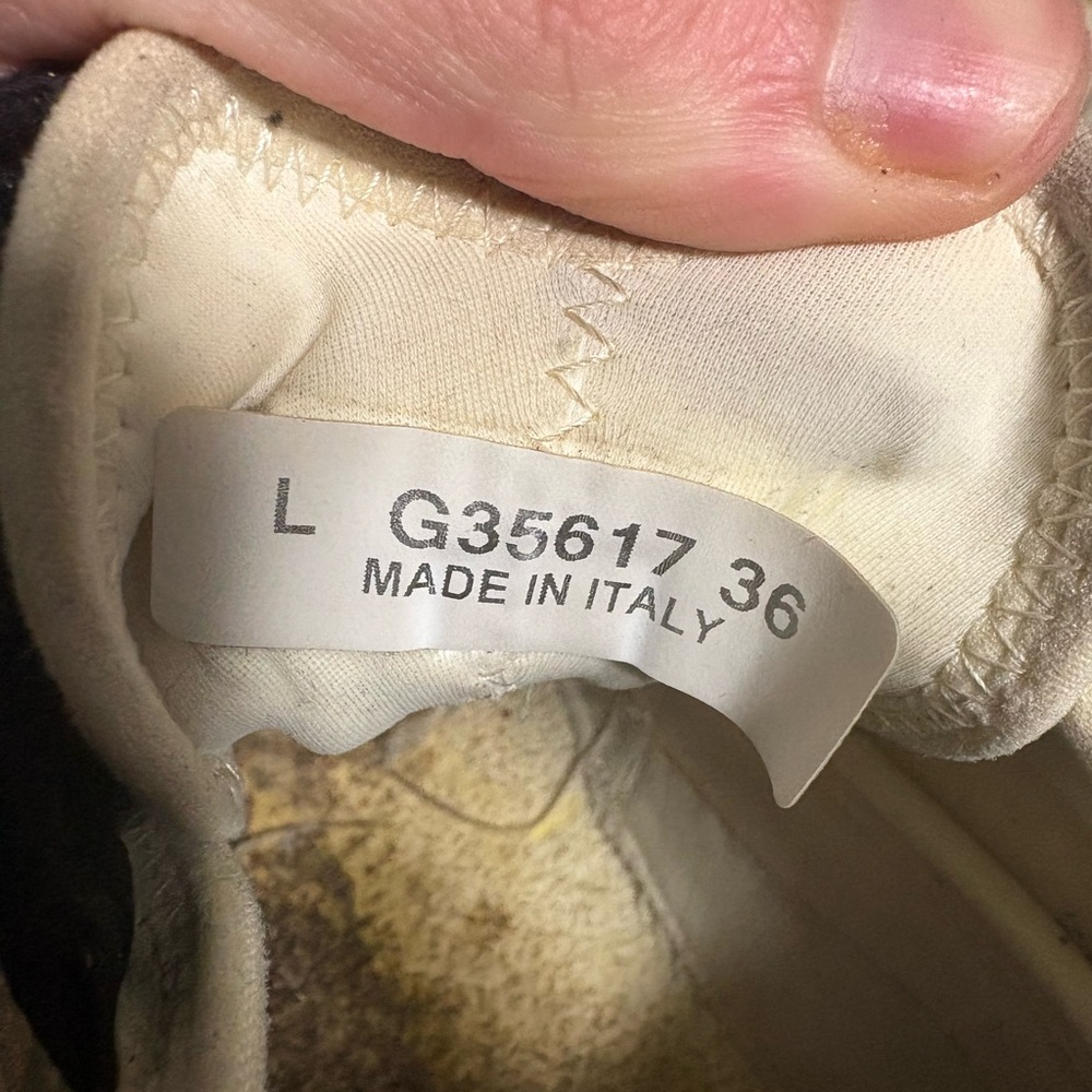 Chanel WhiteBlack Leather & Fabric CC Low Top Sneaker Shoes, 36 - Picture 5 of 10